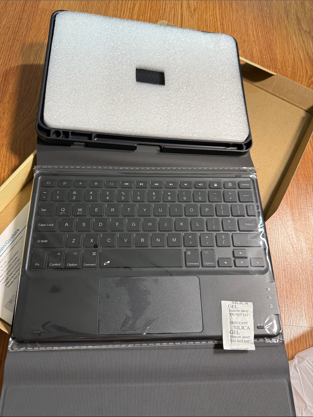 Wireless Keyboard - Gold - Picture 4 of 6